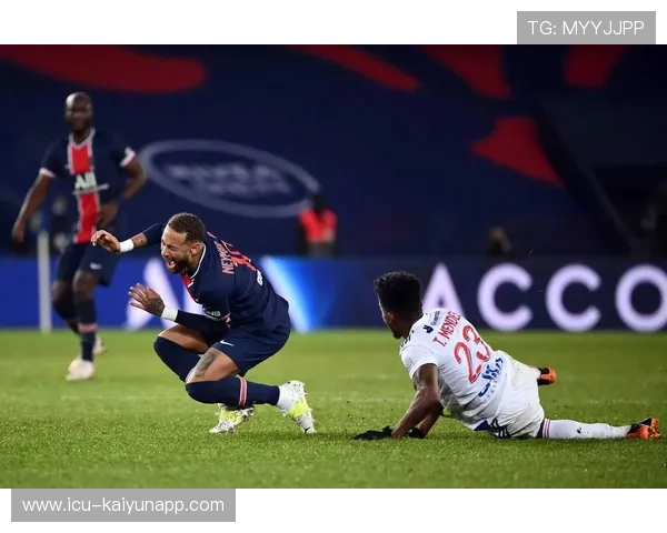 巴黎圣日耳曼前场站位层次分明