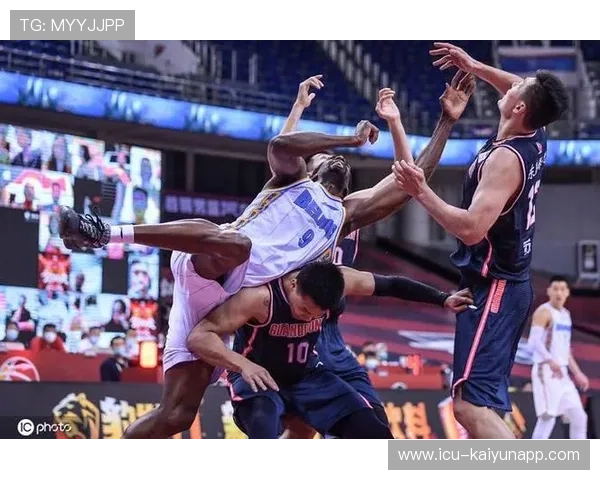 篮板优势：北京抢得49个篮板，攻守两端表现出色！，北京的篮球比赛